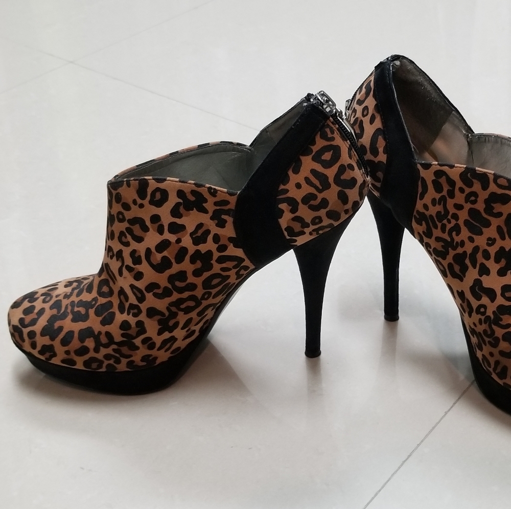Guess Booties animal print work once size 9,5 M